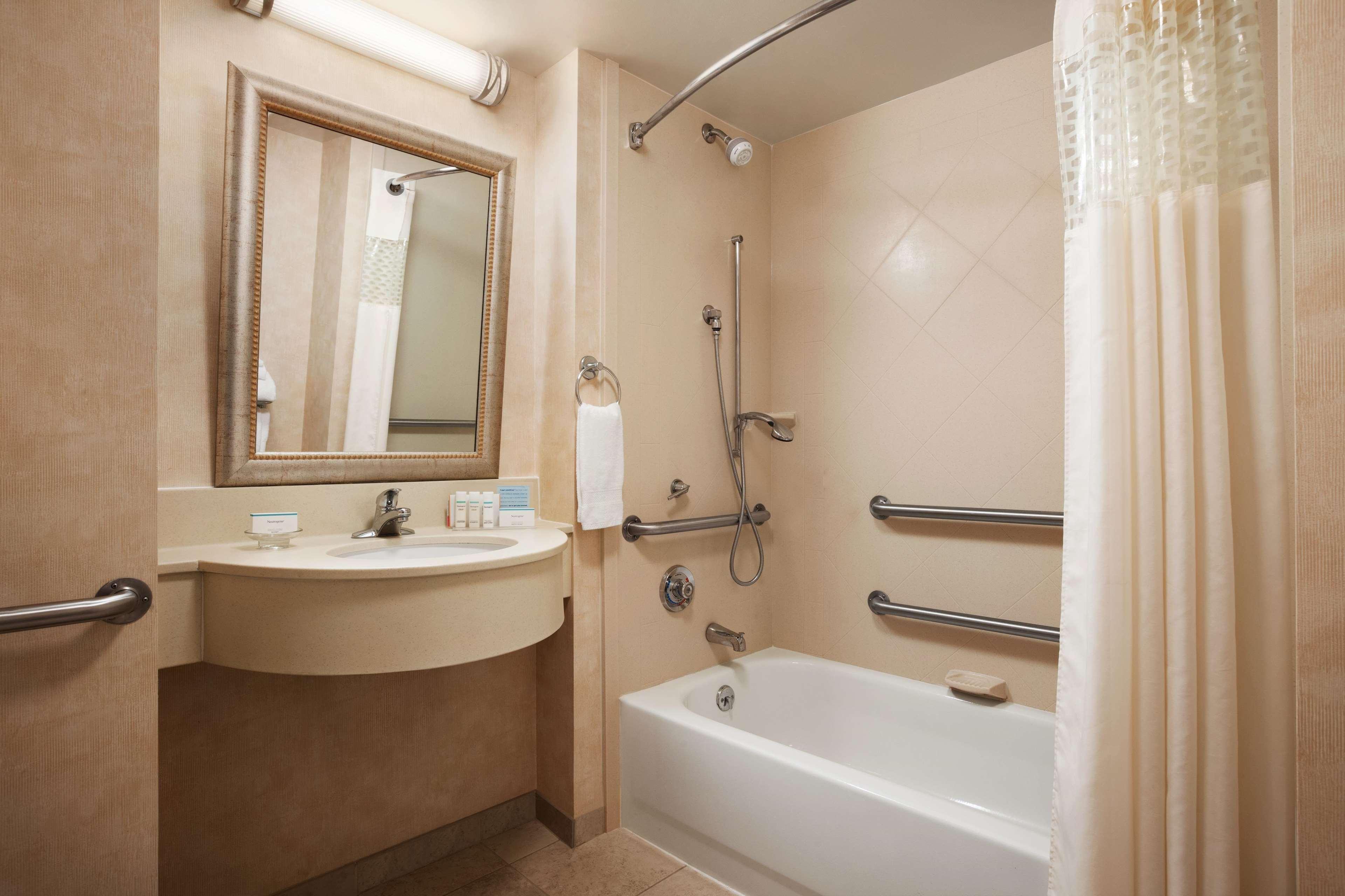 Hampton Inn ג'נבה מראה חיצוני תמונה