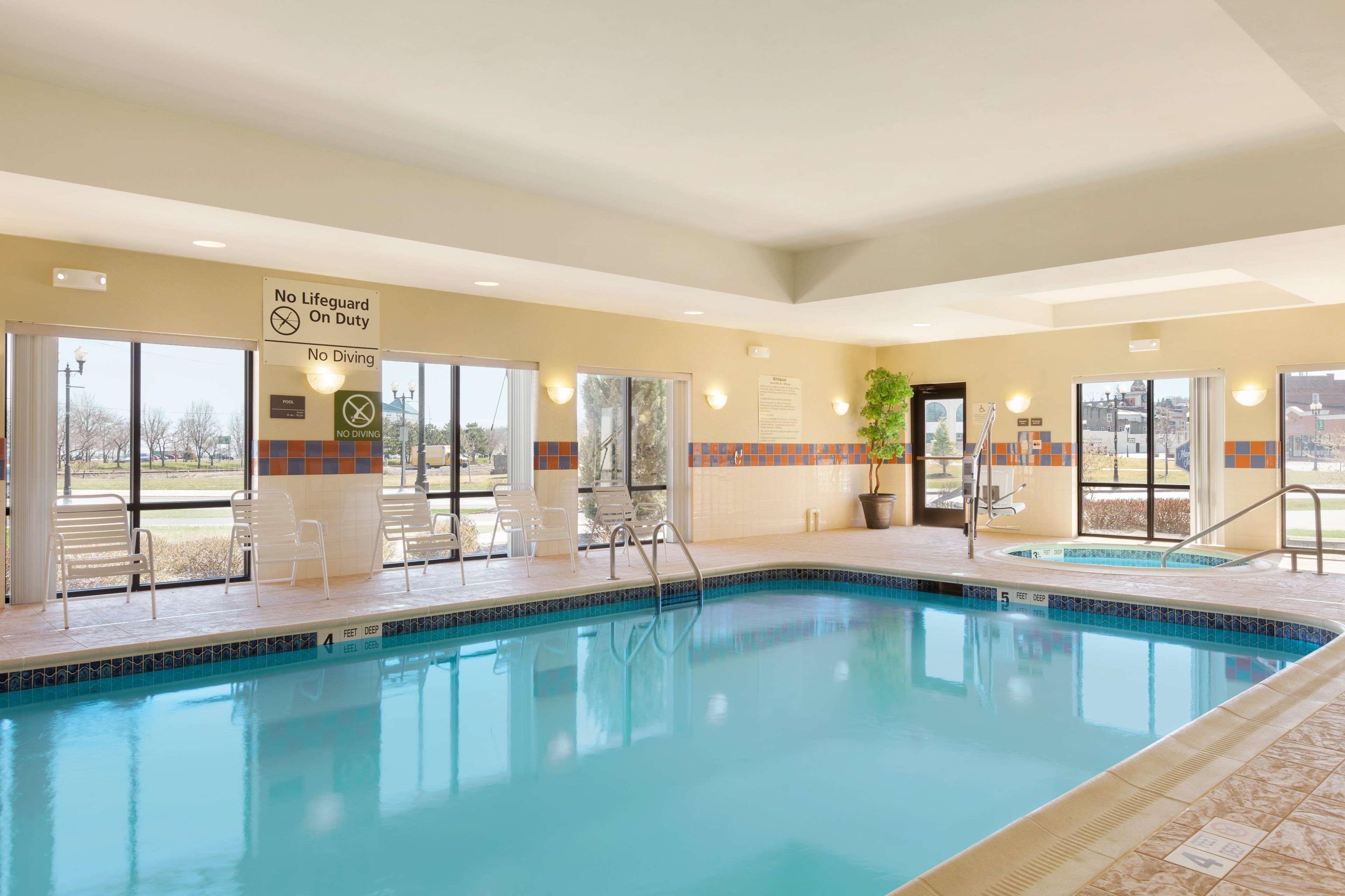 Hampton Inn ג'נבה מראה חיצוני תמונה