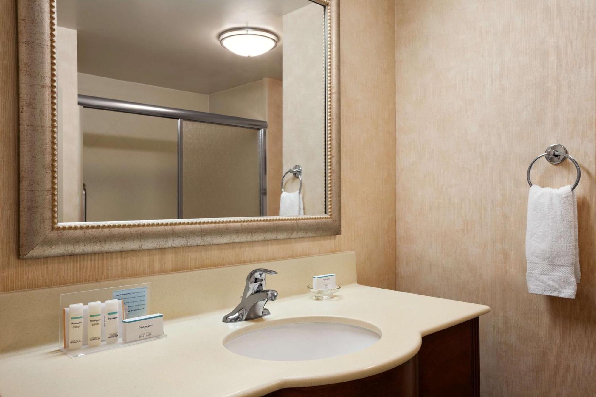 Hampton Inn ג'נבה מראה חיצוני תמונה